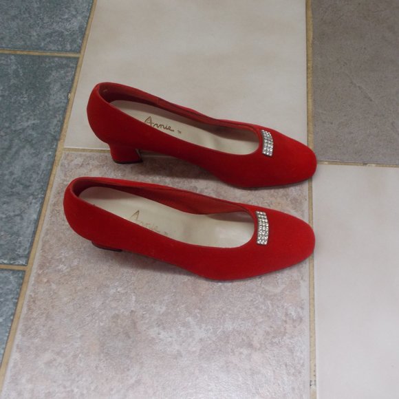 Gorgeous plush red velvet like shoes w/rhinestones 9M by Annie - Picture 5 of 5